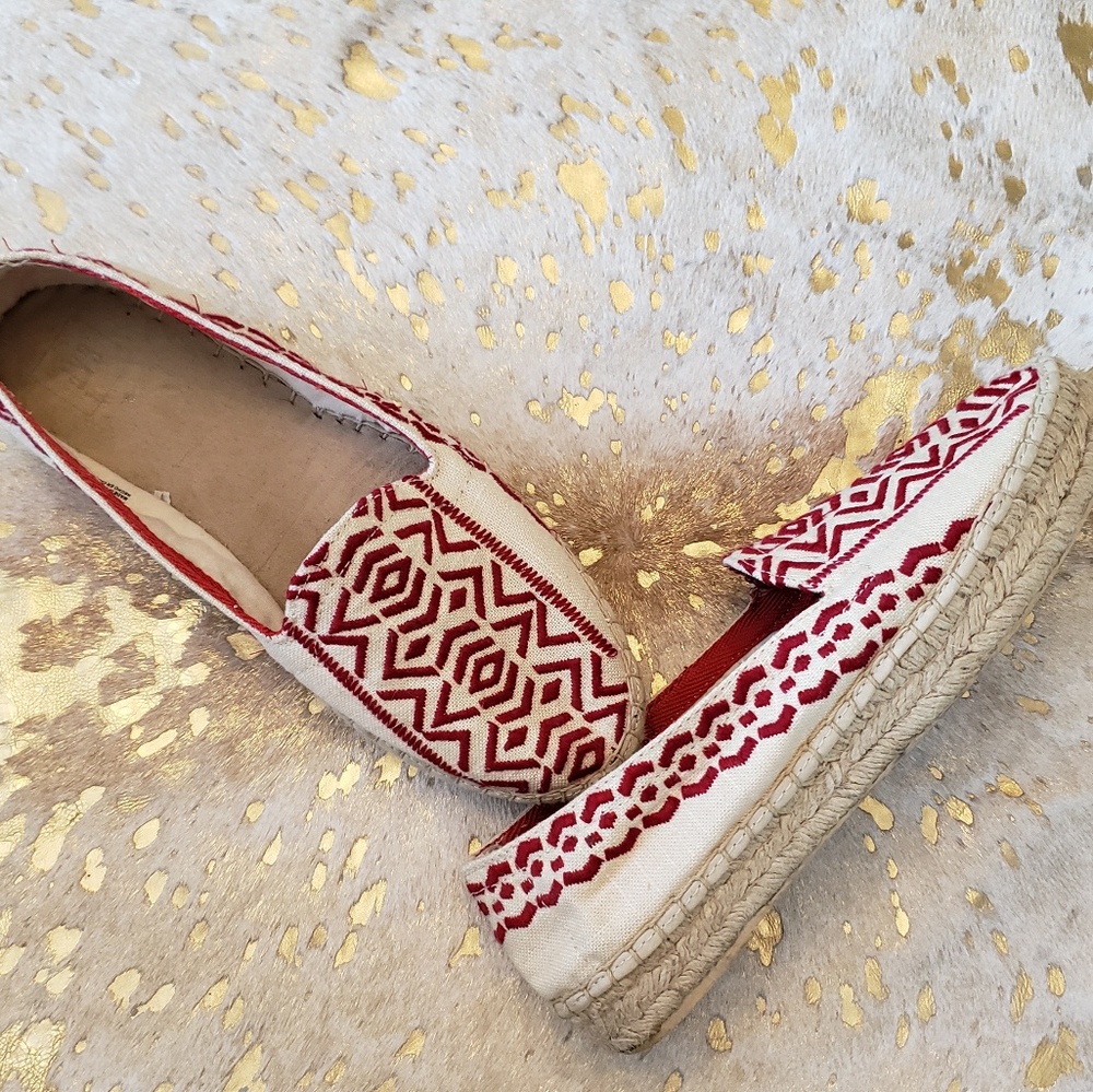 GAP Embroidered Espadrille Size 9